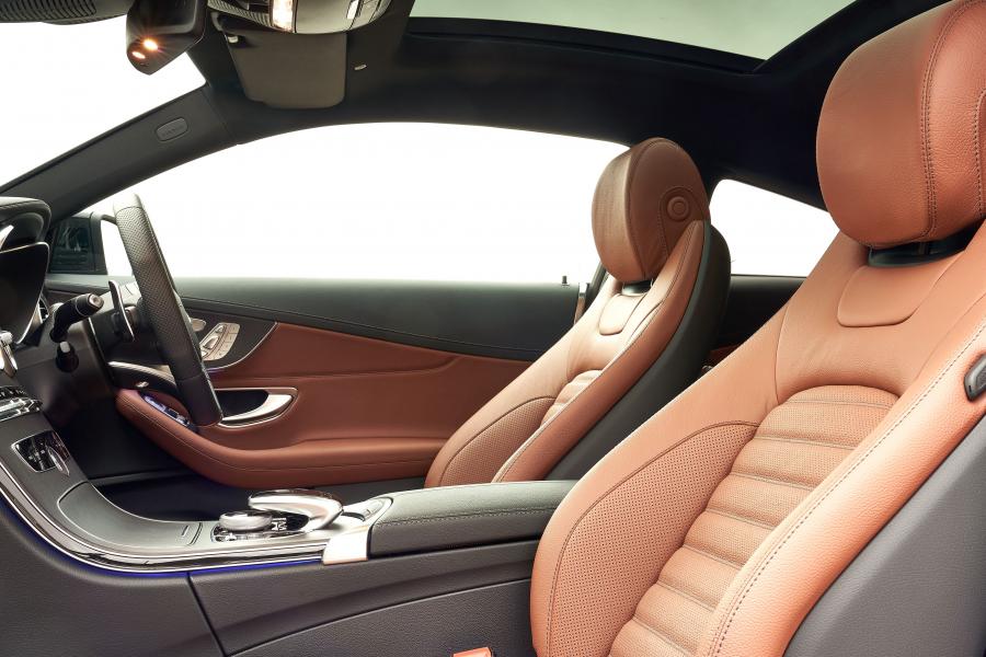 Интерьер Mercedes-AMG C43 4Matic Coupe (C205) 2018 года  (UK) (фото 40 из 40)